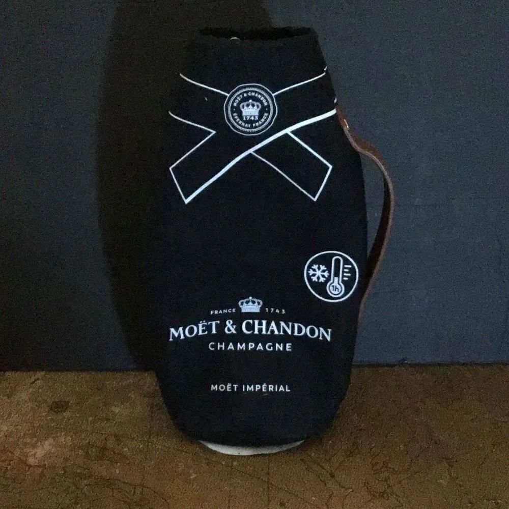 Insulated Moët wine bottle carrying case